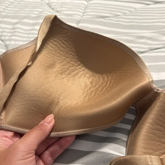 Victoria Secret 38DD nude bra - Picture 5 of 5